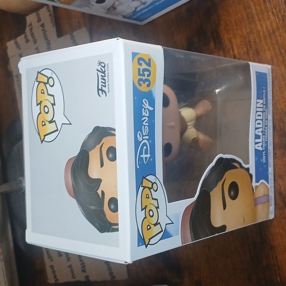 Disney Aladdin Pop! Vinyl with Purple Vest - Picture 3 of 7